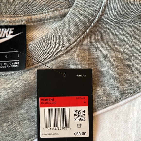 Cute little sweatshirt, new with tags 🏷 - Picture 5 of 5